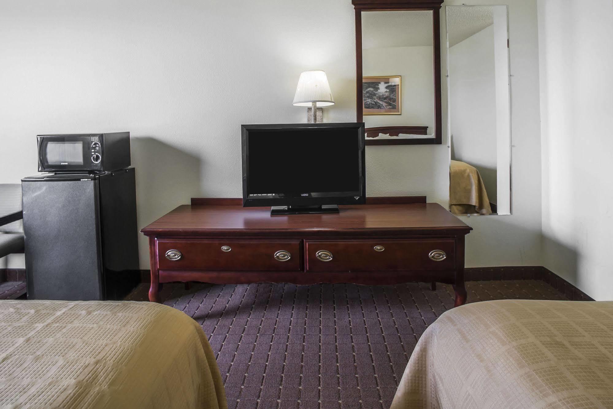 Quality Inn Harrisburg Exterior photo