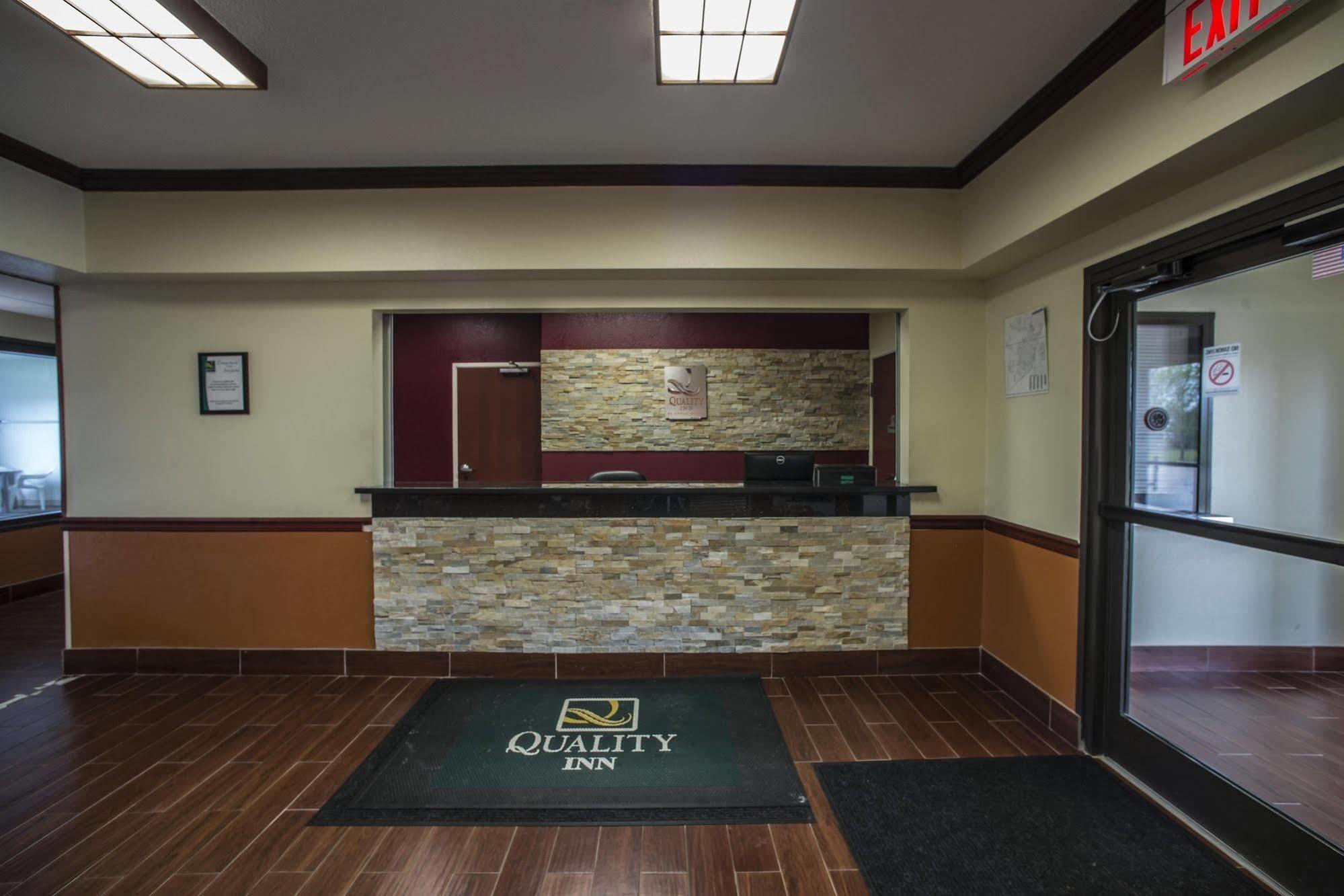 Quality Inn Harrisburg Exterior photo