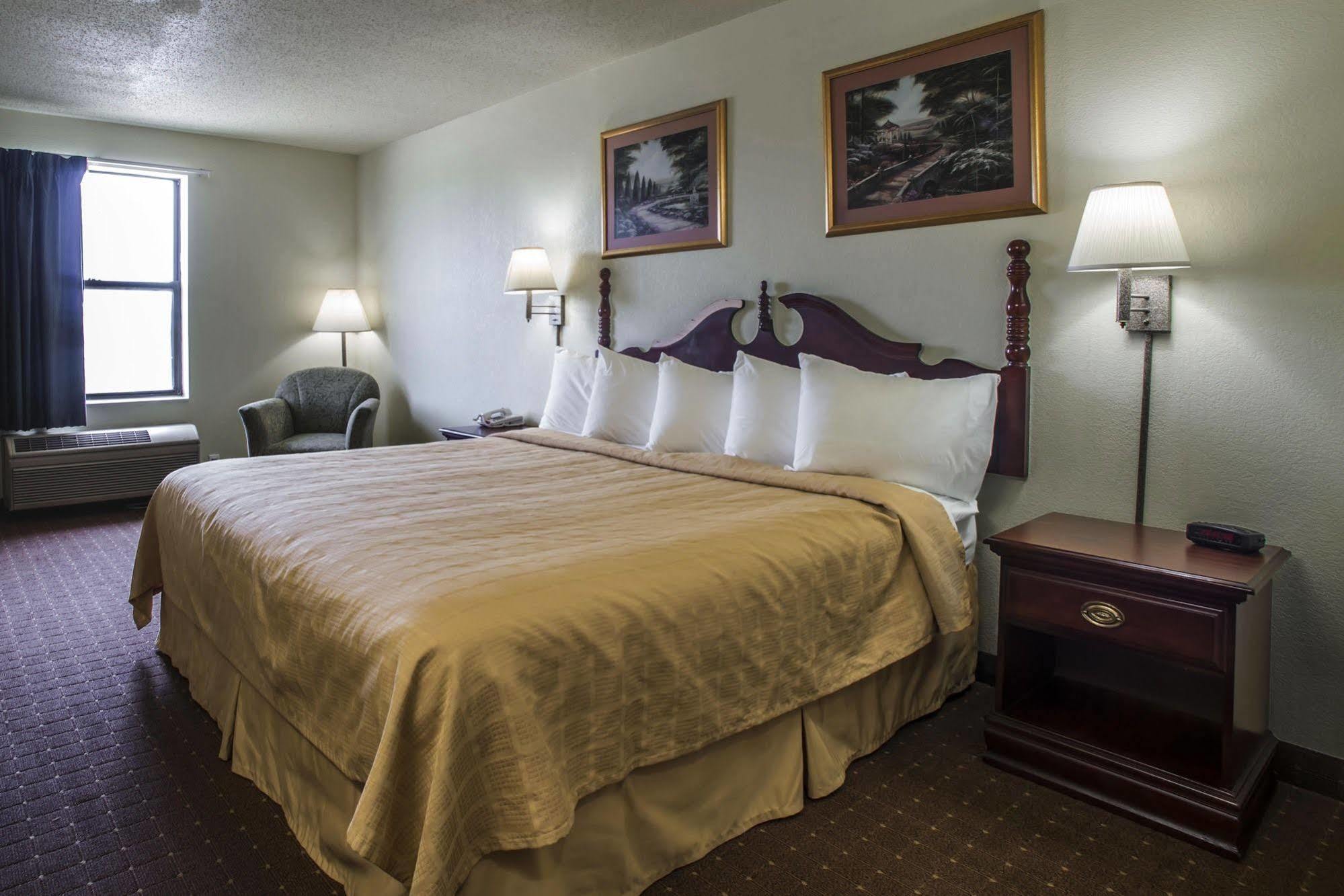 Quality Inn Harrisburg Exterior photo