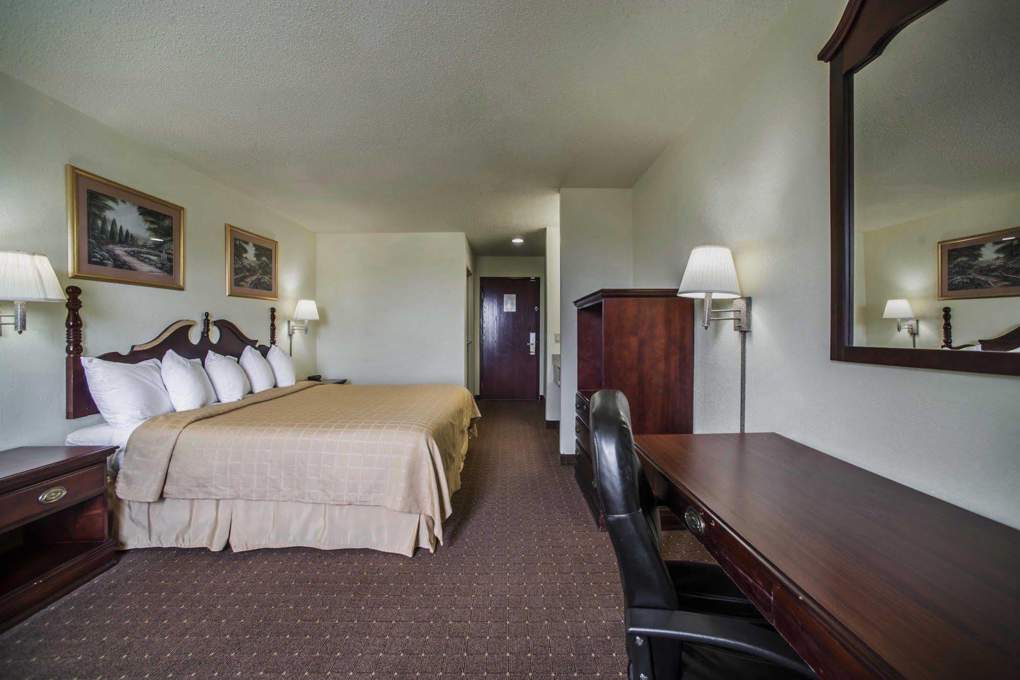Quality Inn Harrisburg Exterior photo