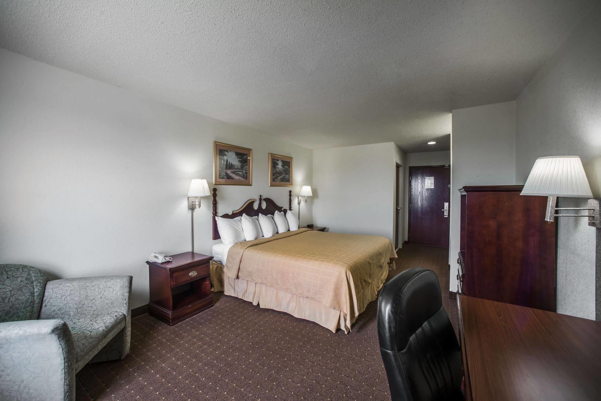 Quality Inn Harrisburg Exterior photo