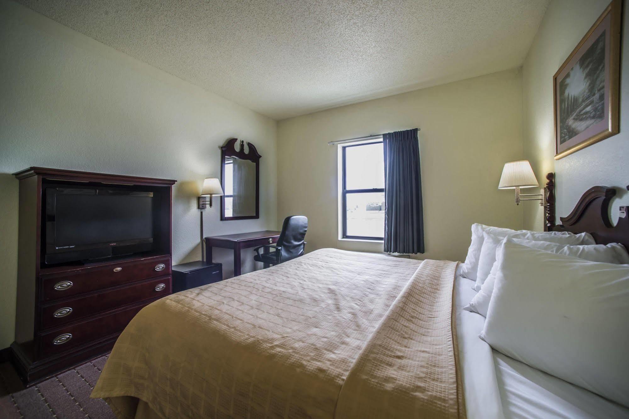 Quality Inn Harrisburg Exterior photo