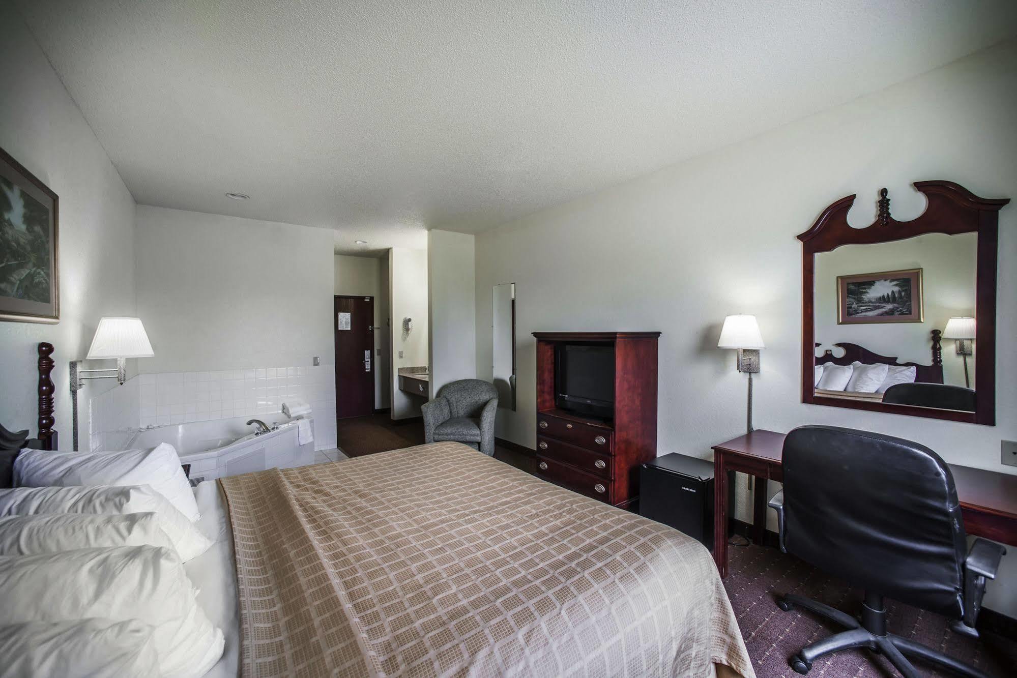Quality Inn Harrisburg Exterior photo